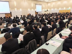 会場には朝早くから教育関係者が集まった