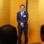 懇親会で挨拶する（株）メリック・森本一 社長