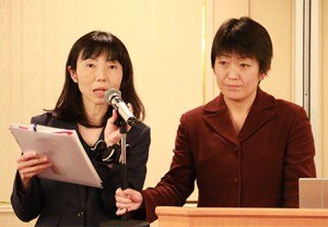 商品開発課課長の真下京子 氏（左）と同グループリーダーの石坪聡美 氏