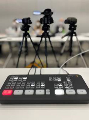 NEA 学びの教育セミナートリロジー最終回は、デザイン会社moov による3台のカメラを駆使したハイフレックス配信で行われた