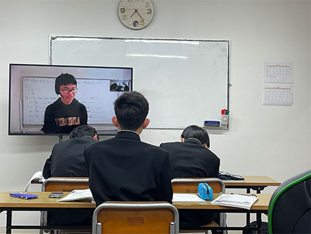 「東大NETアカデミー」の授業を受ける生徒たち